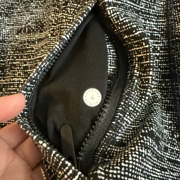 Lululemon Hooded Define Jacket Nulu in Twillines Black and White - Picture 9 of 15